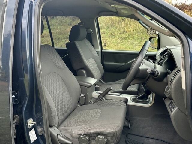 Синий Ниссан Патфайндер, объемом двигателя 2.5 л и пробегом 138 тыс. км за 4600 $, фото 10 на Automoto.ua