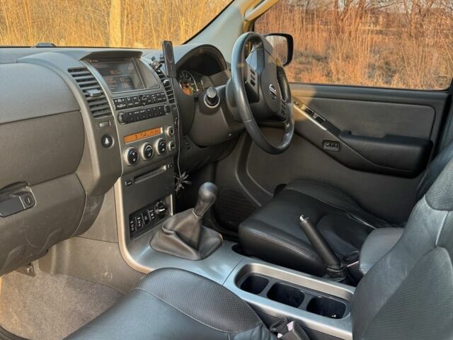 Ниссан Патфайндер 2007 в Павлограде на Automoto.ua Синий Ниссан Патфайндер, объемом двигателя 2.5 л и пробегом 240 тыс. км за 5500 $, фото 3 на Automoto.ua