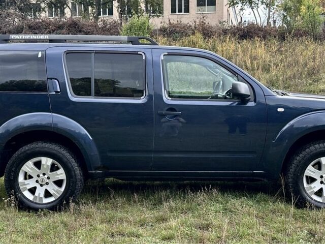 Синий Ниссан Патфайндер, объемом двигателя 2.5 л и пробегом 138 тыс. км за 4600 $, фото 3 на Automoto.ua