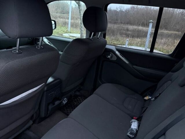 Синий Ниссан Патфайндер, объемом двигателя 4 л и пробегом 115 тыс. км за 5000 $, фото 2 на Automoto.ua