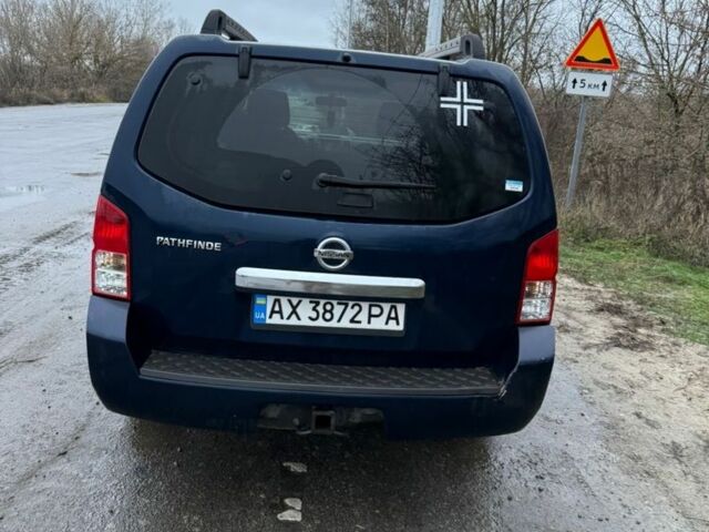 Синий Ниссан Патфайндер, объемом двигателя 4 л и пробегом 115 тыс. км за 5000 $, фото 5 на Automoto.ua