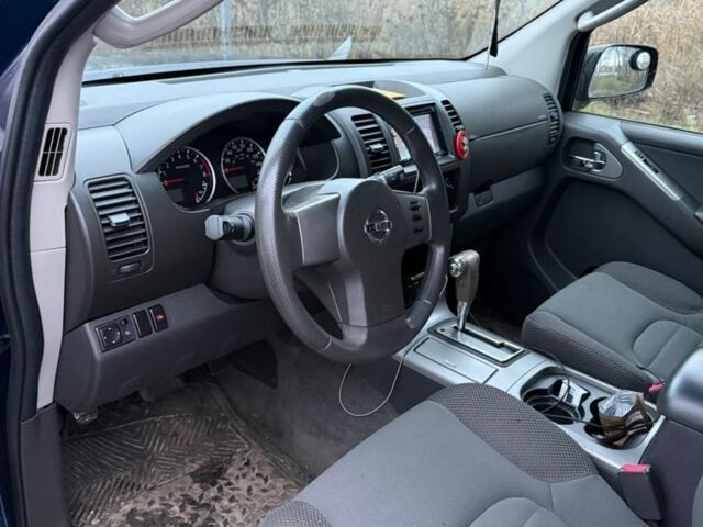 Синий Ниссан Патфайндер, объемом двигателя 4 л и пробегом 115 тыс. км за 5000 $, фото 3 на Automoto.ua