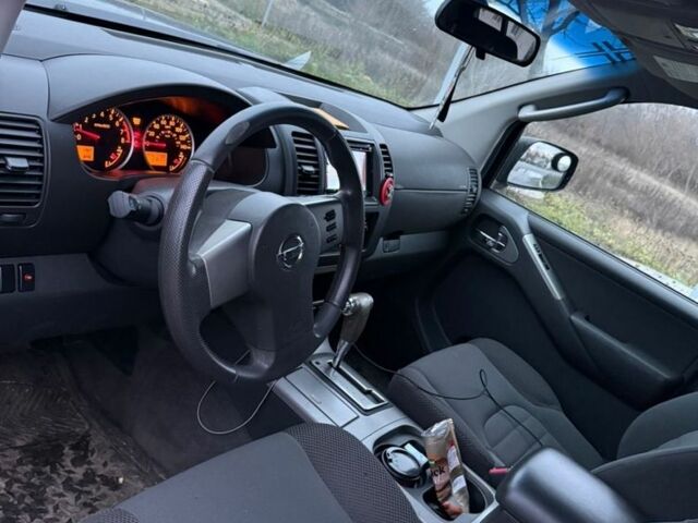 Синий Ниссан Патфайндер, объемом двигателя 4 л и пробегом 115 тыс. км за 5000 $, фото 12 на Automoto.ua