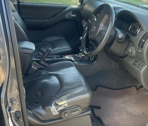 Синий Ниссан Патфайндер, объемом двигателя 2.5 л и пробегом 336 тыс. км за 5500 $, фото 9 на Automoto.ua