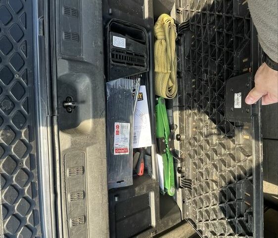 Синий Ниссан Патфайндер, объемом двигателя 2.5 л и пробегом 336 тыс. км за 5500 $, фото 23 на Automoto.ua