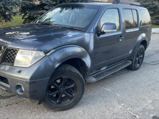 Синий Ниссан Патфайндер, объемом двигателя 2.5 л и пробегом 336 тыс. км за 5500 $, фото 2 на Automoto.ua