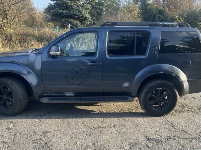 Синий Ниссан Патфайндер, объемом двигателя 2.5 л и пробегом 336 тыс. км за 5500 $, фото 6 на Automoto.ua