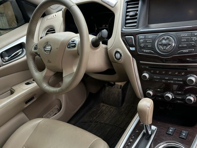 Синий Ниссан Патфайндер, объемом двигателя 3.5 л и пробегом 215 тыс. км за 13000 $, фото 2 на Automoto.ua