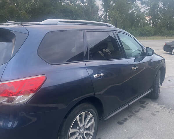 Синий Ниссан Патфайндер, объемом двигателя 3.5 л и пробегом 210 тыс. км за 14900 $, фото 3 на Automoto.ua