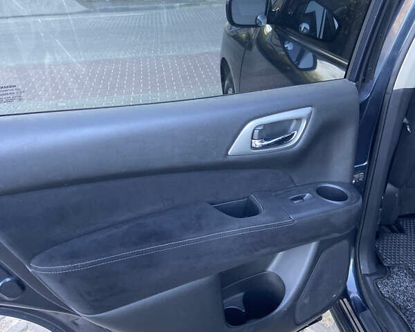 Синий Ниссан Патфайндер, объемом двигателя 3.5 л и пробегом 162 тыс. км за 12500 $, фото 7 на Automoto.ua