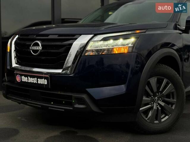 Синий Ниссан Патфайндер, объемом двигателя 3.5 л и пробегом 98 тыс. км за 32900 $, фото 2 на Automoto.ua