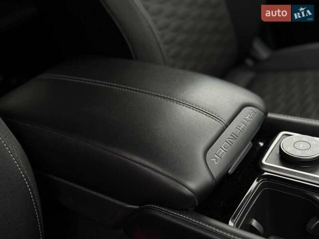 Синий Ниссан Патфайндер, объемом двигателя 3.5 л и пробегом 98 тыс. км за 32900 $, фото 60 на Automoto.ua