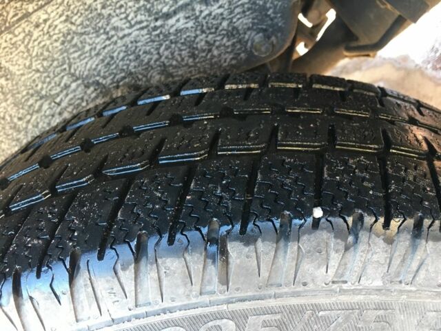 Зеленый Ниссан Патфайндер, объемом двигателя 3 л и пробегом 321 тыс. км за 4200 $, фото 6 на Automoto.ua