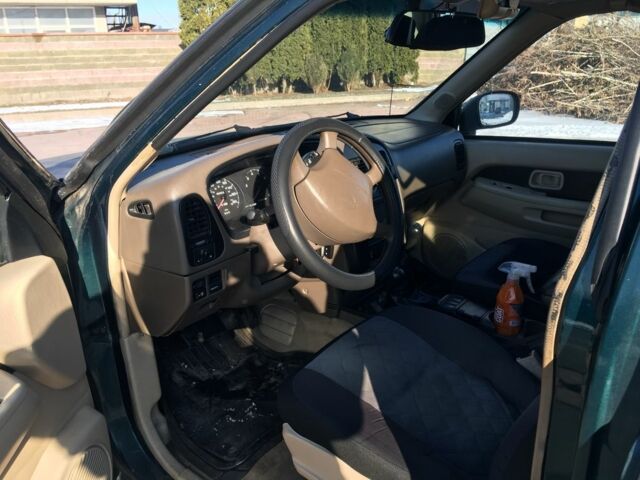 Зеленый Ниссан Патфайндер, объемом двигателя 3 л и пробегом 321 тыс. км за 4200 $, фото 3 на Automoto.ua