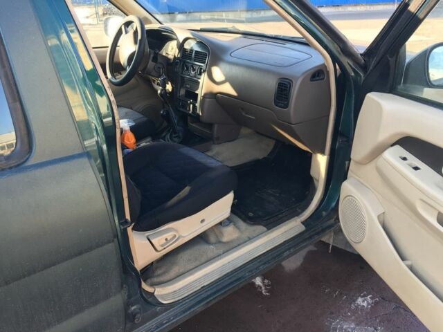 Зеленый Ниссан Патфайндер, объемом двигателя 3 л и пробегом 321 тыс. км за 4200 $, фото 5 на Automoto.ua