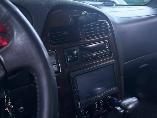 Зеленый Ниссан Патфайндер, объемом двигателя 3.3 л и пробегом 268 тыс. км за 3400 $, фото 2 на Automoto.ua