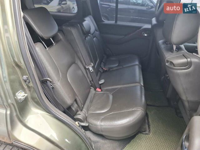 Зелений Ніссан Патфайндер, об'ємом двигуна 2.49 л та пробігом 286 тис. км за 8900 $, фото 12 на Automoto.ua