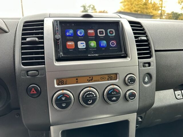 Зелений Ніссан Патфайндер, об'ємом двигуна 2.5 л та пробігом 300 тис. км за 7900 $, фото 5 на Automoto.ua