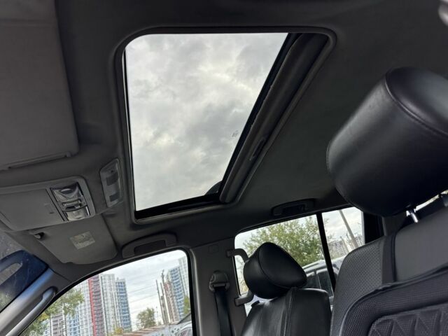 Зелений Ніссан Патфайндер, об'ємом двигуна 2.5 л та пробігом 300 тис. км за 7900 $, фото 7 на Automoto.ua