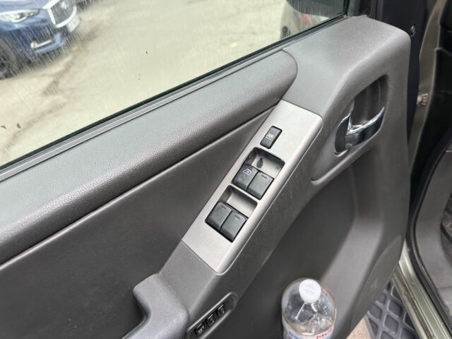 Зелений Ніссан Патфайндер, об'ємом двигуна 2.5 л та пробігом 300 тис. км за 7900 $, фото 8 на Automoto.ua