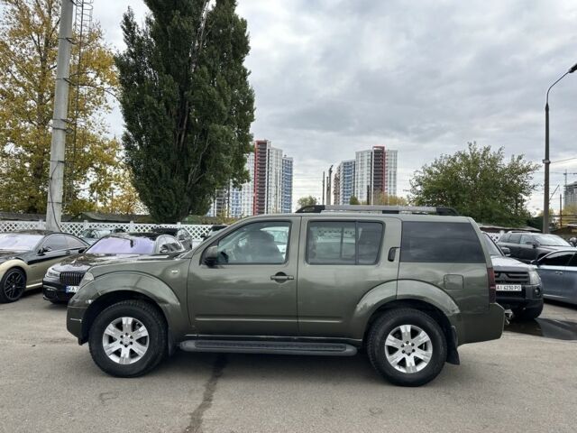 Зелений Ніссан Патфайндер, об'ємом двигуна 2.5 л та пробігом 300 тис. км за 7900 $, фото 1 на Automoto.ua