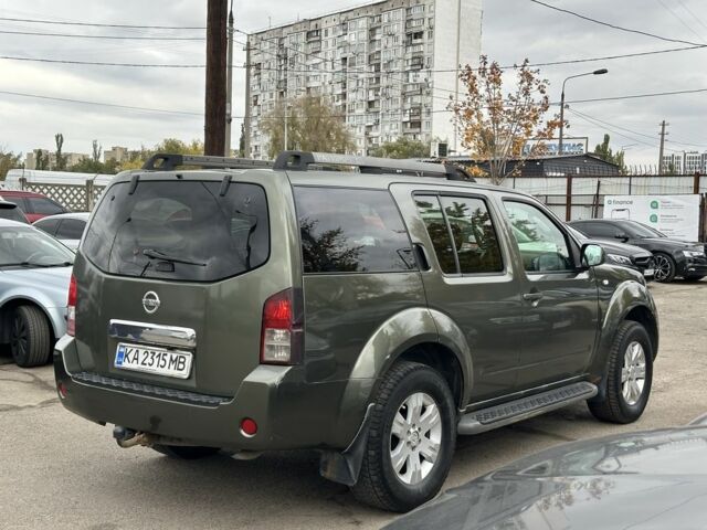 Зелений Ніссан Патфайндер, об'ємом двигуна 2.5 л та пробігом 300 тис. км за 7900 $, фото 3 на Automoto.ua