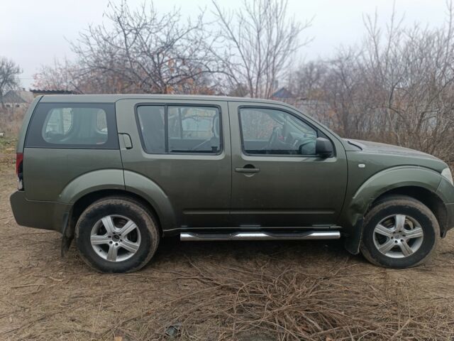 Зеленый Ниссан Патфайндер, объемом двигателя 0 л и пробегом 437 тыс. км за 4000 $, фото 2 на Automoto.ua
