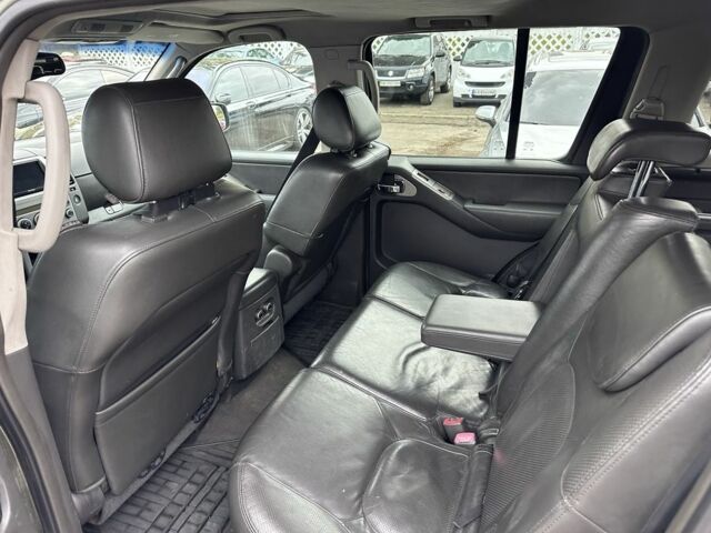 Зелений Ніссан Патфайндер, об'ємом двигуна 2.5 л та пробігом 300 тис. км за 7900 $, фото 10 на Automoto.ua