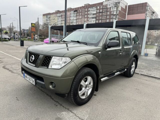Зелений Ніссан Патфайндер, об'ємом двигуна 2.5 л та пробігом 230 тис. км за 5500 $, фото 6 на Automoto.ua