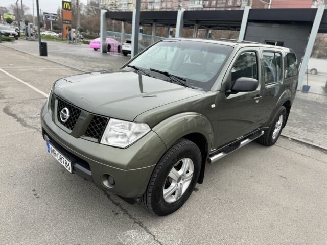 Зелений Ніссан Патфайндер, об'ємом двигуна 2.5 л та пробігом 230 тис. км за 5500 $, фото 8 на Automoto.ua