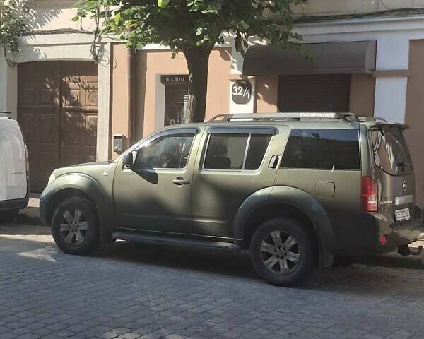Зелений Ніссан Патфайндер, об'ємом двигуна 2.49 л та пробігом 300 тис. км за 10000 $, фото 3 на Automoto.ua