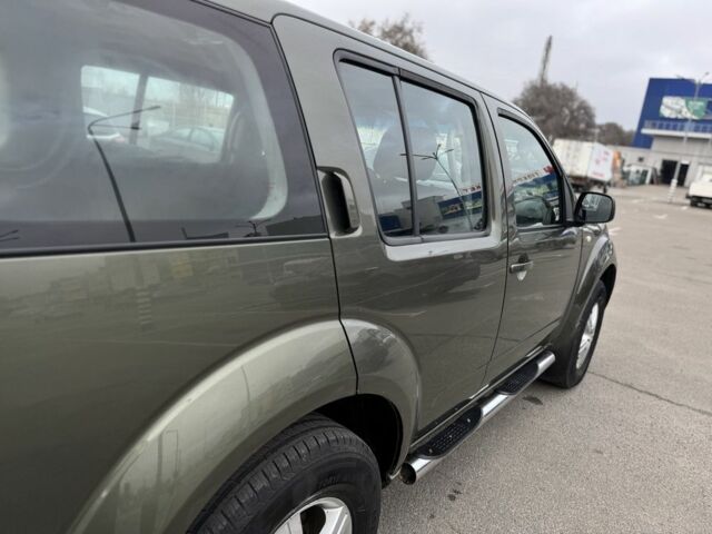 Зелений Ніссан Патфайндер, об'ємом двигуна 2.5 л та пробігом 230 тис. км за 5500 $, фото 7 на Automoto.ua