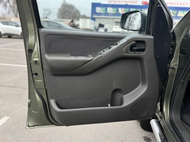 Зелений Ніссан Патфайндер, об'ємом двигуна 2.5 л та пробігом 230 тис. км за 5500 $, фото 16 на Automoto.ua