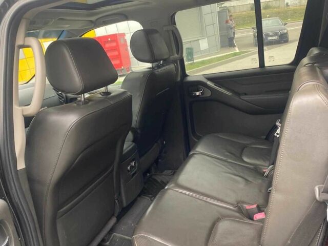 Зеленый Ниссан Патфайндер, объемом двигателя 0 л и пробегом 205 тыс. км за 10500 $, фото 5 на Automoto.ua