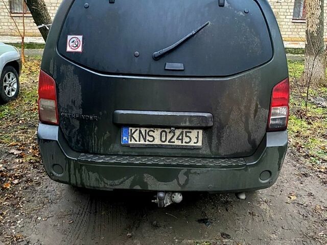 Зелений Ніссан Патфайндер, об'ємом двигуна 2.5 л та пробігом 344 тис. км за 4700 $, фото 1 на Automoto.ua