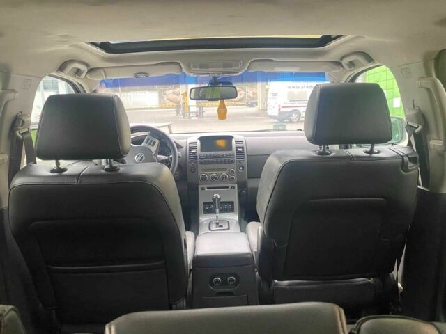 Зеленый Ниссан Патфайндер, объемом двигателя 0 л и пробегом 205 тыс. км за 10500 $, фото 1 на Automoto.ua