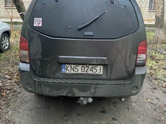 Зеленый Ниссан Патфайндер, объемом двигателя 2.5 л и пробегом 344 тыс. км за 4730 $, фото 5 на Automoto.ua