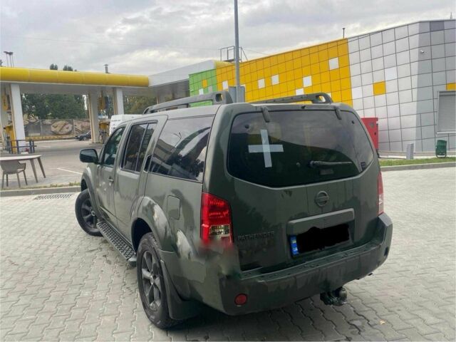 Зеленый Ниссан Патфайндер, объемом двигателя 0 л и пробегом 205 тыс. км за 10500 $, фото 4 на Automoto.ua