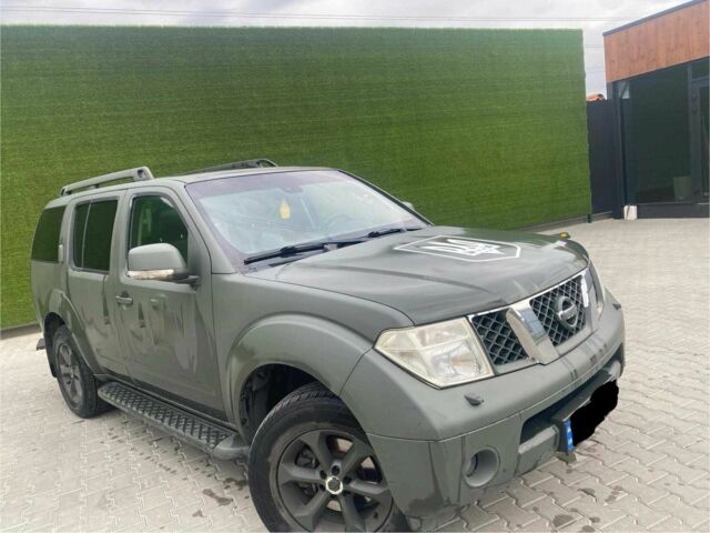 Зеленый Ниссан Патфайндер, объемом двигателя 0 л и пробегом 205 тыс. км за 10500 $, фото 2 на Automoto.ua