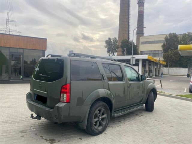 Зеленый Ниссан Патфайндер, объемом двигателя 0 л и пробегом 205 тыс. км за 10500 $, фото 3 на Automoto.ua