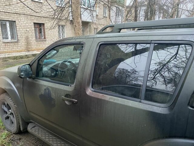 Зеленый Ниссан Патфайндер, объемом двигателя 2.5 л и пробегом 344 тыс. км за 4730 $, фото 4 на Automoto.ua