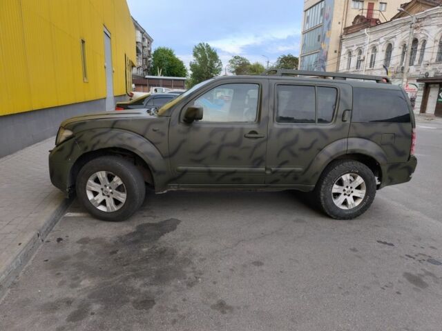 Зелений Ніссан Патфайндер, об'ємом двигуна 2.5 л та пробігом 280 тис. км за 5100 $, фото 3 на Automoto.ua