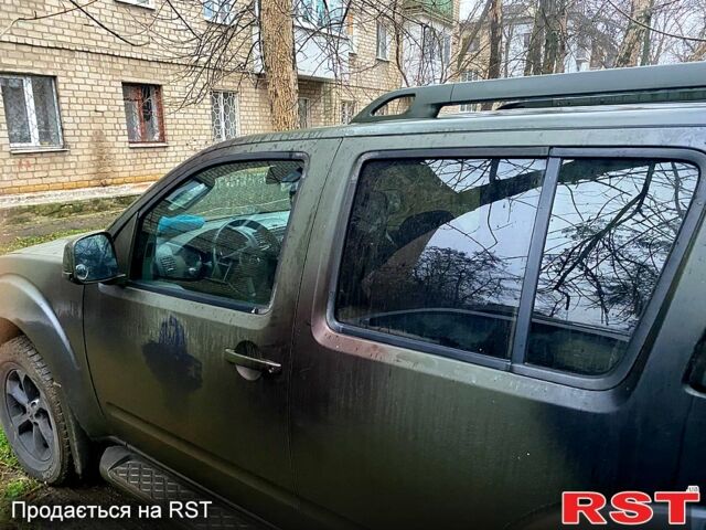 Зелений Ніссан Патфайндер, об'ємом двигуна 2.5 л та пробігом 344 тис. км за 4700 $, фото 3 на Automoto.ua
