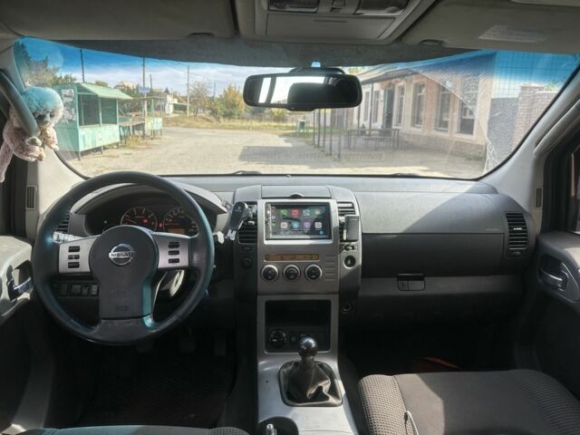 Зеленый Ниссан Патфайндер, объемом двигателя 2.5 л и пробегом 330 тыс. км за 5500 $, фото 4 на Automoto.ua