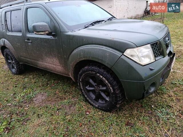 Зеленый Ниссан Патфайндер, объемом двигателя 2.5 л и пробегом 158 тыс. км за 5200 $, фото 4 на Automoto.ua