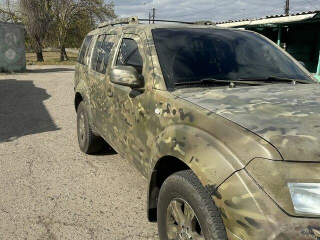 Зеленый Ниссан Патфайндер, объемом двигателя 2.5 л и пробегом 330 тыс. км за 5500 $, фото 2 на Automoto.ua