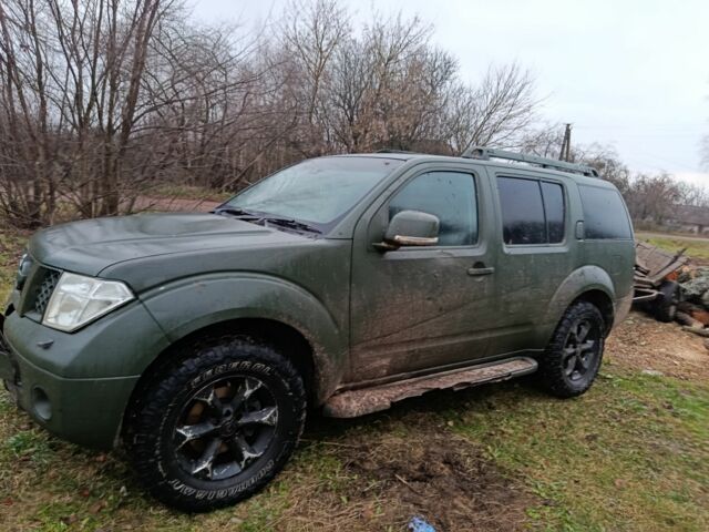 Зеленый Ниссан Патфайндер, объемом двигателя 2 л и пробегом 158 тыс. км за 5200 $, фото 3 на Automoto.ua