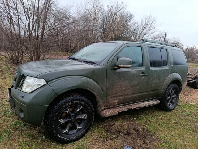 Зеленый Ниссан Патфайндер, объемом двигателя 2 л и пробегом 158 тыс. км за 5200 $, фото 4 на Automoto.ua