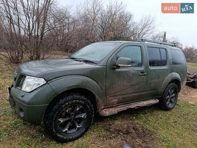 Зеленый Ниссан Патфайндер, объемом двигателя 2.5 л и пробегом 158 тыс. км за 5200 $, фото 1 на Automoto.ua