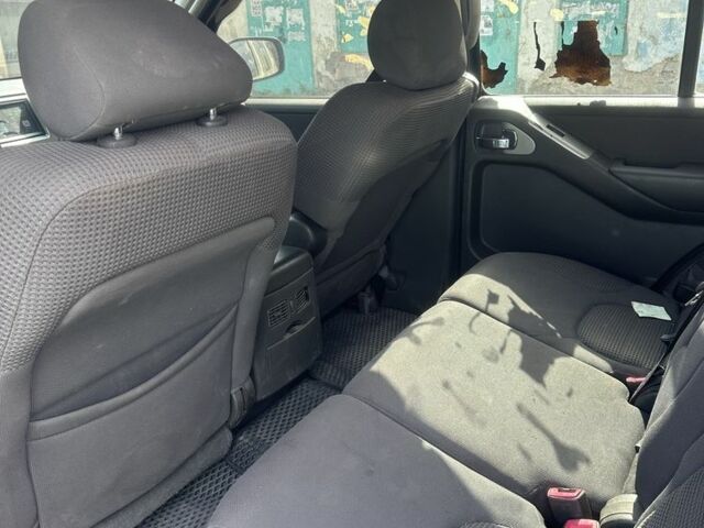 Зеленый Ниссан Патфайндер, объемом двигателя 2.5 л и пробегом 330 тыс. км за 5500 $, фото 5 на Automoto.ua